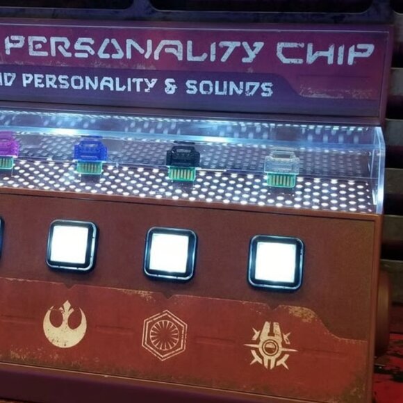 Disney Star Wars Galaxy's Edge Droid Depot Astromech Personality Chip - Picture 3 of 3